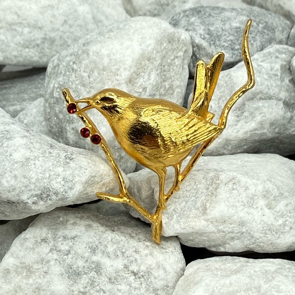 Vintage Joan Rivers Bird on Branch Brooch Gold Tone Ruby Red Rhinestone Berries - Picture 8 of 17